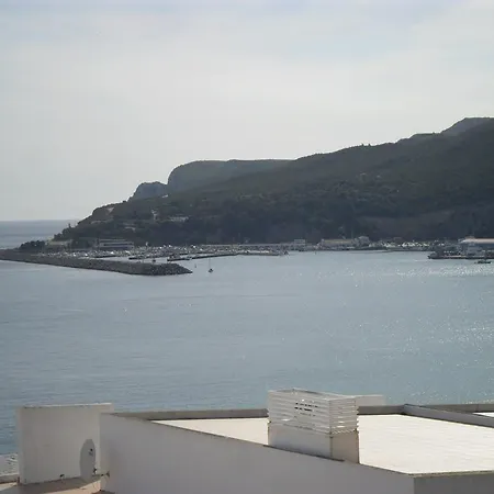 Apartment Bay