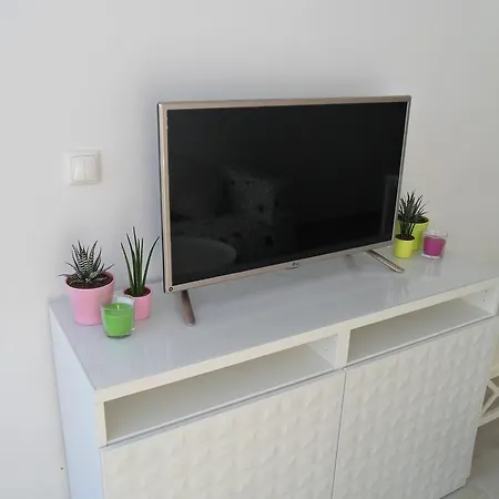 Apartment Bay