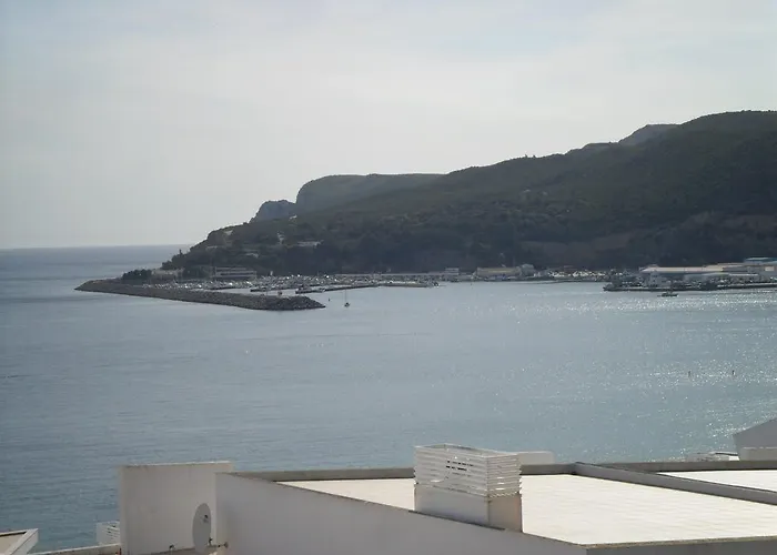 Apartment Bay